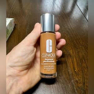 🎉HOST PICK 🎉Clinique beyond perfecting foundation + concealer - amber 30…